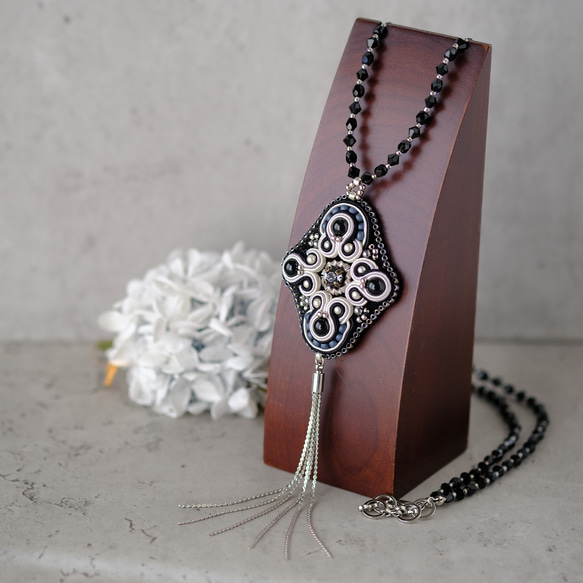 ソウタシエ　Yラインロングネックレス/黒モノトーン/soutache 1枚目の画像