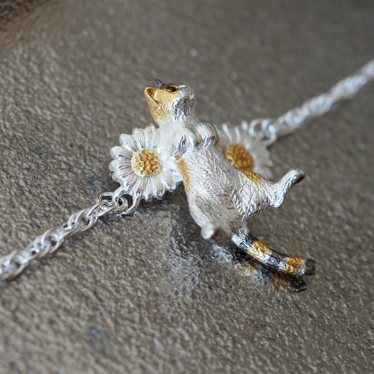 ごろん三毛猫ブレスレット