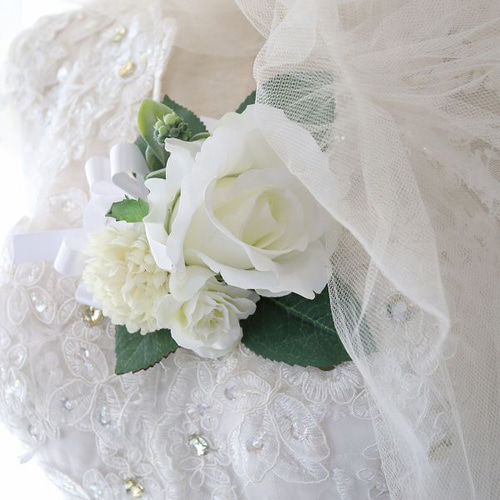 ふんわりカラーの大人可愛いキャスケードブーケ マシュマロカラー 前