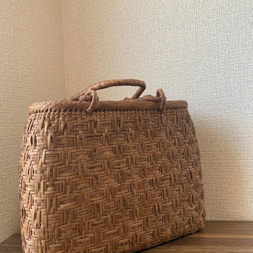 山葡萄　手作り　籠バッグ　三つ編み　内布あり 山葡萄かごバッグ 手作り 山葡萄籠バッグ 内布あり 三つ編み A4
