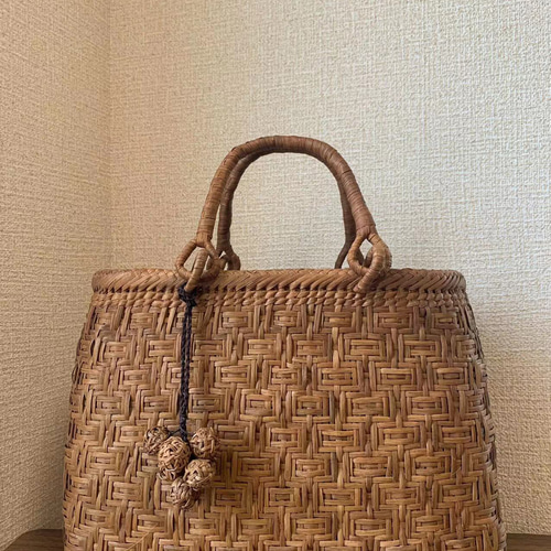 山葡萄籠バッグ　手作り　山葡萄かごバッグ　亀甲編み　内布あり 山葡萄 山葡萄籠バッグ 手作り 山葡萄かごバッグ 亀甲編み 内布