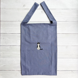 ねこの刺繍エコバック ハチワレ『クリーマ限定 』リバティふちどりポケット付き 1枚目の画像
