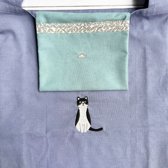 ねこの刺繍エコバック ハチワレ『クリーマ限定 』リバティふちどりポケット付き 3枚目の画像