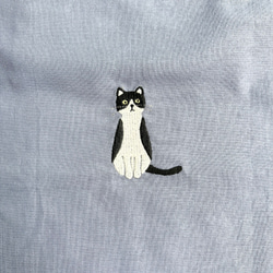 ねこの刺繍エコバック ハチワレ『クリーマ限定 』リバティふちどりポケット付き 4枚目の画像