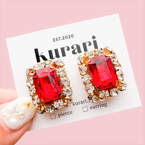 ロイヤルレッドのおおきなビジューピアス ピアス（その他） kurari 