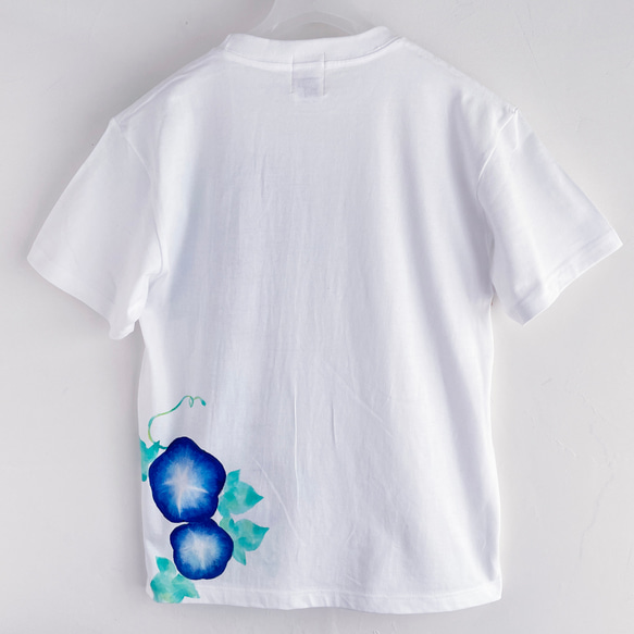 アサガオ柄手描きTシャツ ホワイト 手描きで描いた朝顔の花柄Tシャツ。 5枚目の画像
