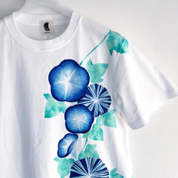 アサガオ柄手描きTシャツ ホワイト 手描きで描いた朝顔の花柄Tシャツ。 7枚目の画像