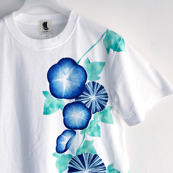 アサガオ柄手描きTシャツ ホワイト 手描きで描いた朝顔の花柄Tシャツ。 7枚目の画像