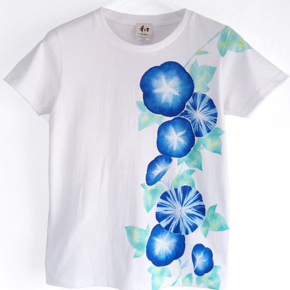 アサガオ柄手描きTシャツ ホワイト 手描きで描いた朝顔の花柄Tシャツ。 1枚目の画像