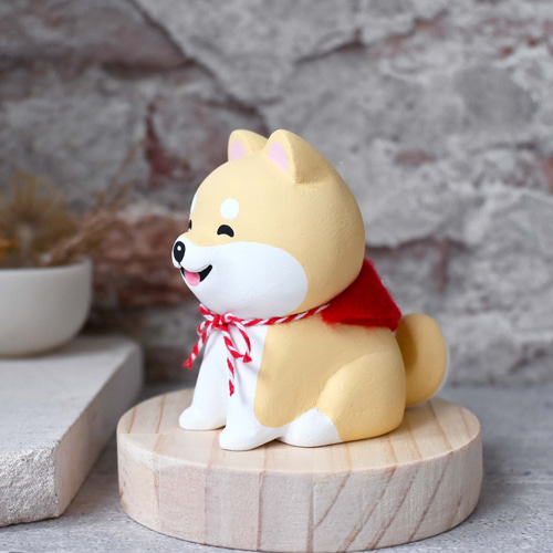 笑顔とかわいい小さな柴犬手作り木製癒しの小さな木彫り人形