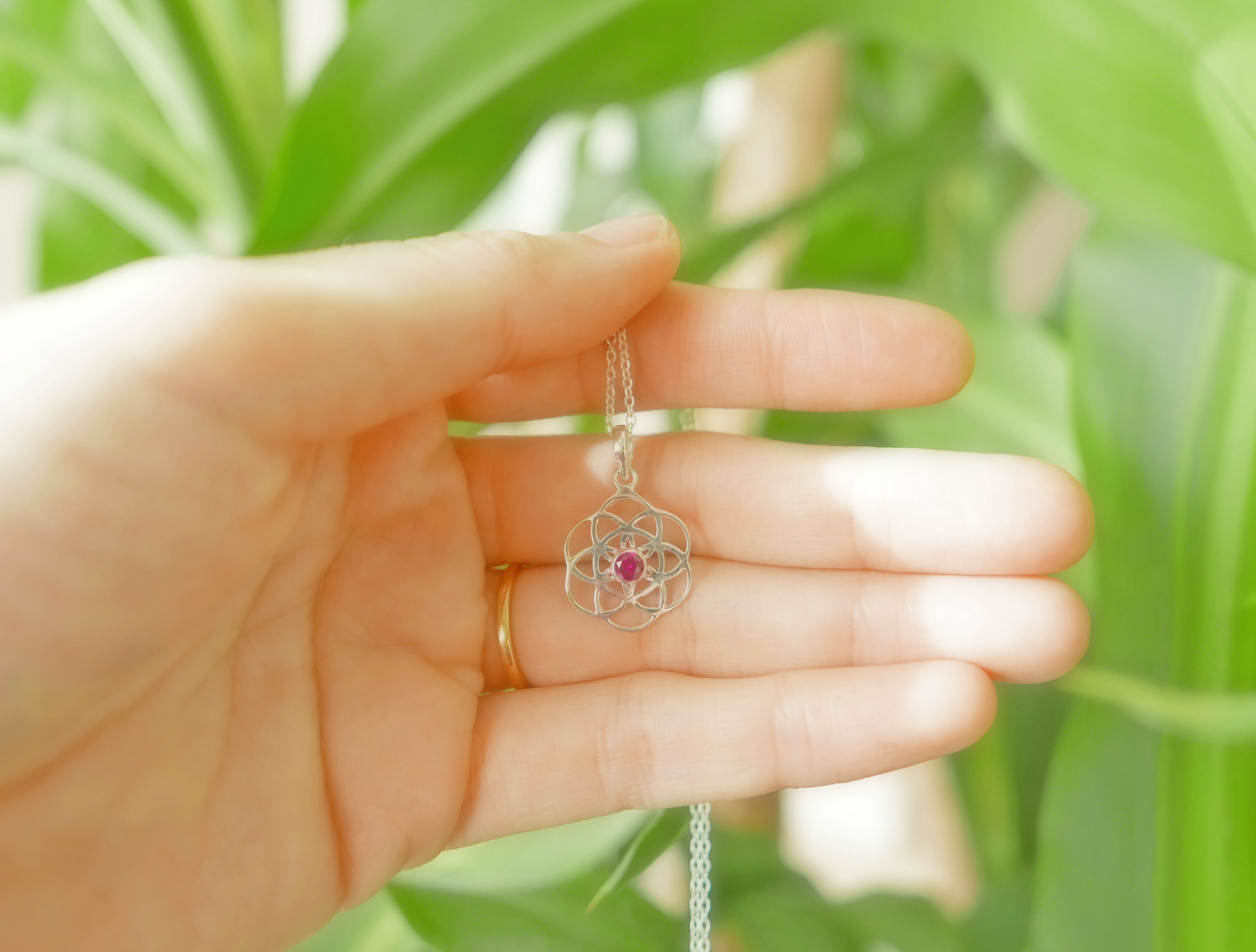 〔プラチナ加工〕真珠パール・神聖幾何学模様/シードオブライフのペンダント✼༺魂と調和、目醒め•*•ヒーリングエネルギー༻