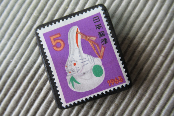 日本　アップサイクル切手ブローチ791 2枚目の画像