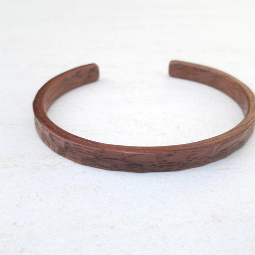 ウッドバングル　木製　ウォルナット　ブレスレット　日本製 木のバングル 「ナグリ」 ウォールナット バングル・リストバンド