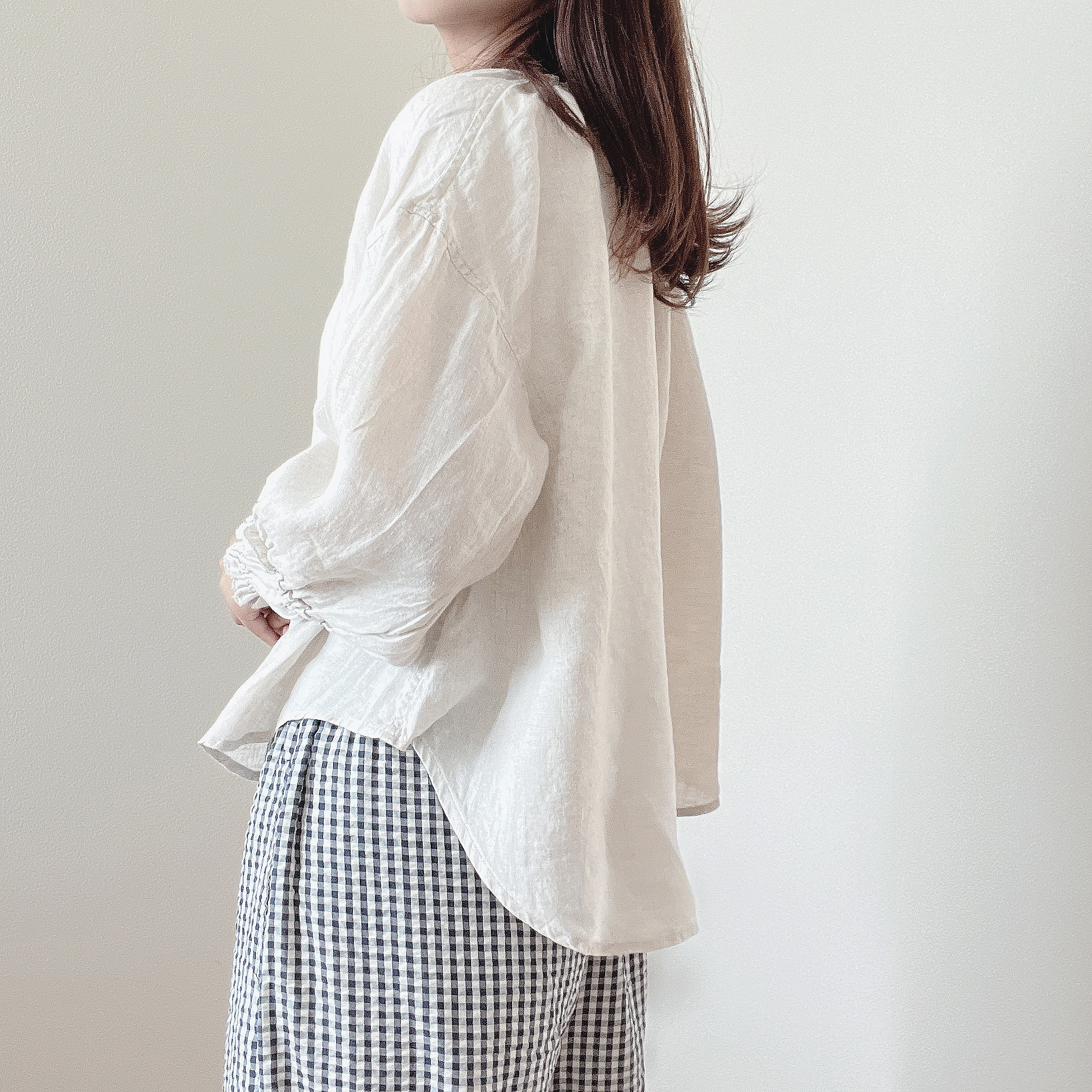 「鈴鳴るギャザーブラウス」鈴ボタン　綿麻生地　長袖　ナチュラル　フリルブラウス