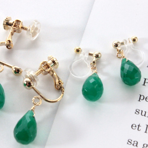 【はくとん( 'ω')ŧ‹\"ŧ‹\"】アップルグリーンカルセドニーイヤリング 5297bf1f576657c6eb2ca140d46f64