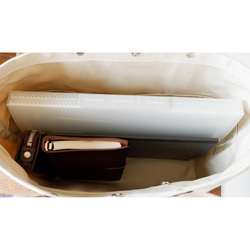 いつものきれいめトート/A4 ◇ 倉敷帆布◇ ライトベージュ×ブラック/ミディアムベージュ×ブラック 5枚目の画像