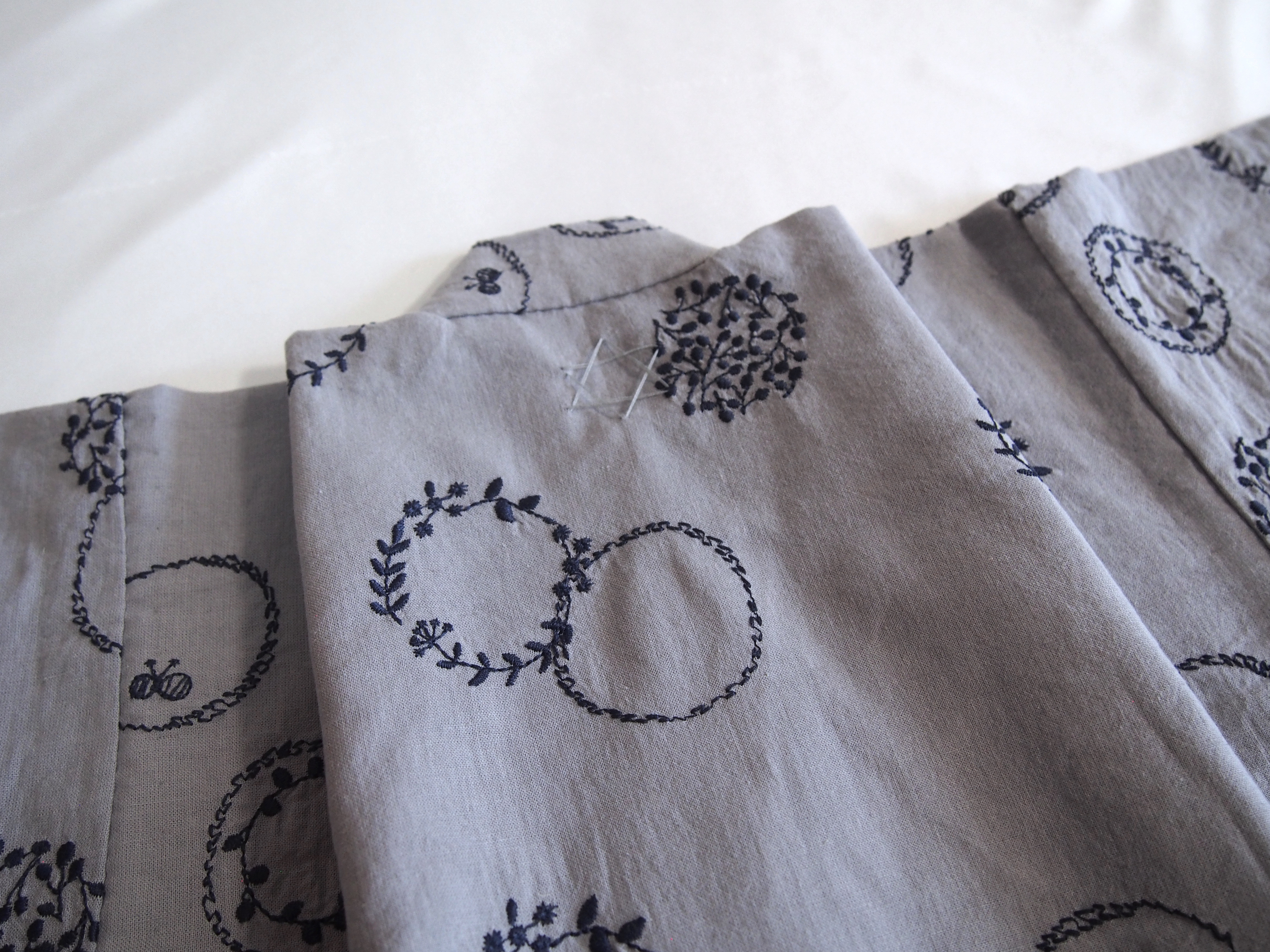 こども浴衣S／グレー紺色刺繍／木綿(コットン)／単の着物／一つ身／園児〜小学生★柔らかくて涼しい素材