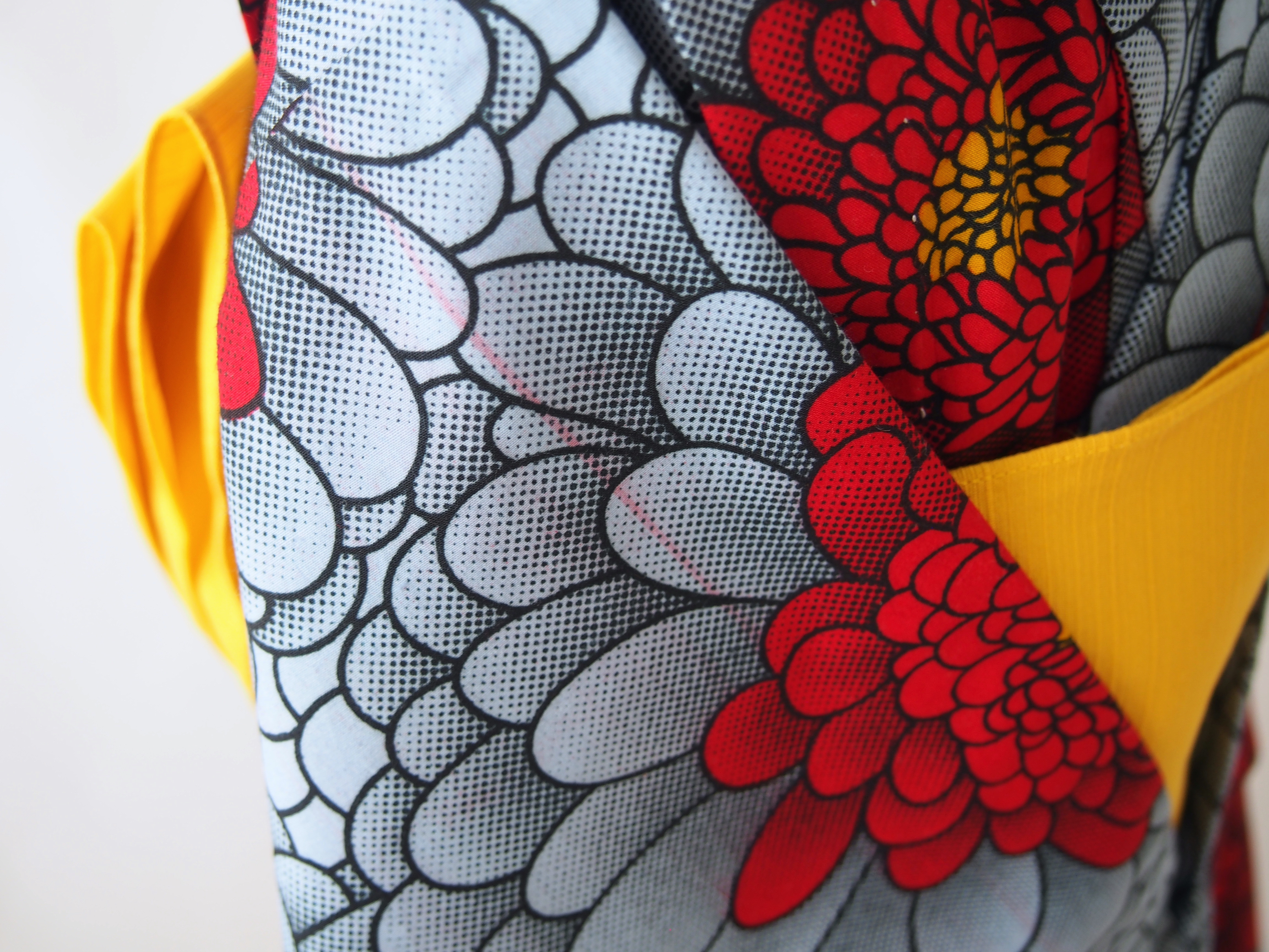 こども浴衣M／アフリカプリント浴衣・ダリアのような大花柄／単の着物／四つ身／園児〜小学生