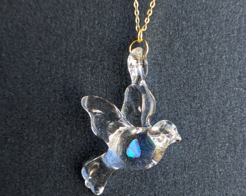 オパールネックレス（鳥） 光の飛翔 サージカルステンレスチェーン(金