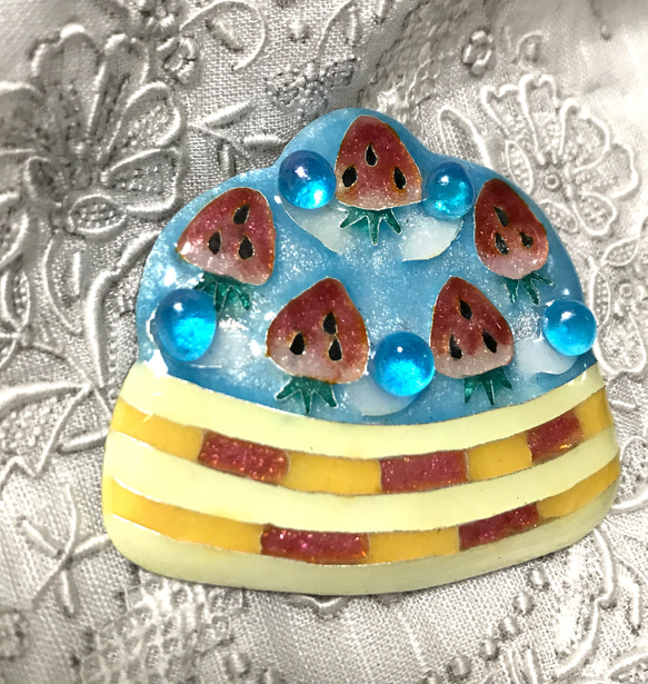 手作り七宝焼 イチゴのケーキのブローチ 純銀張有線七宝 銀線と銀箔  
