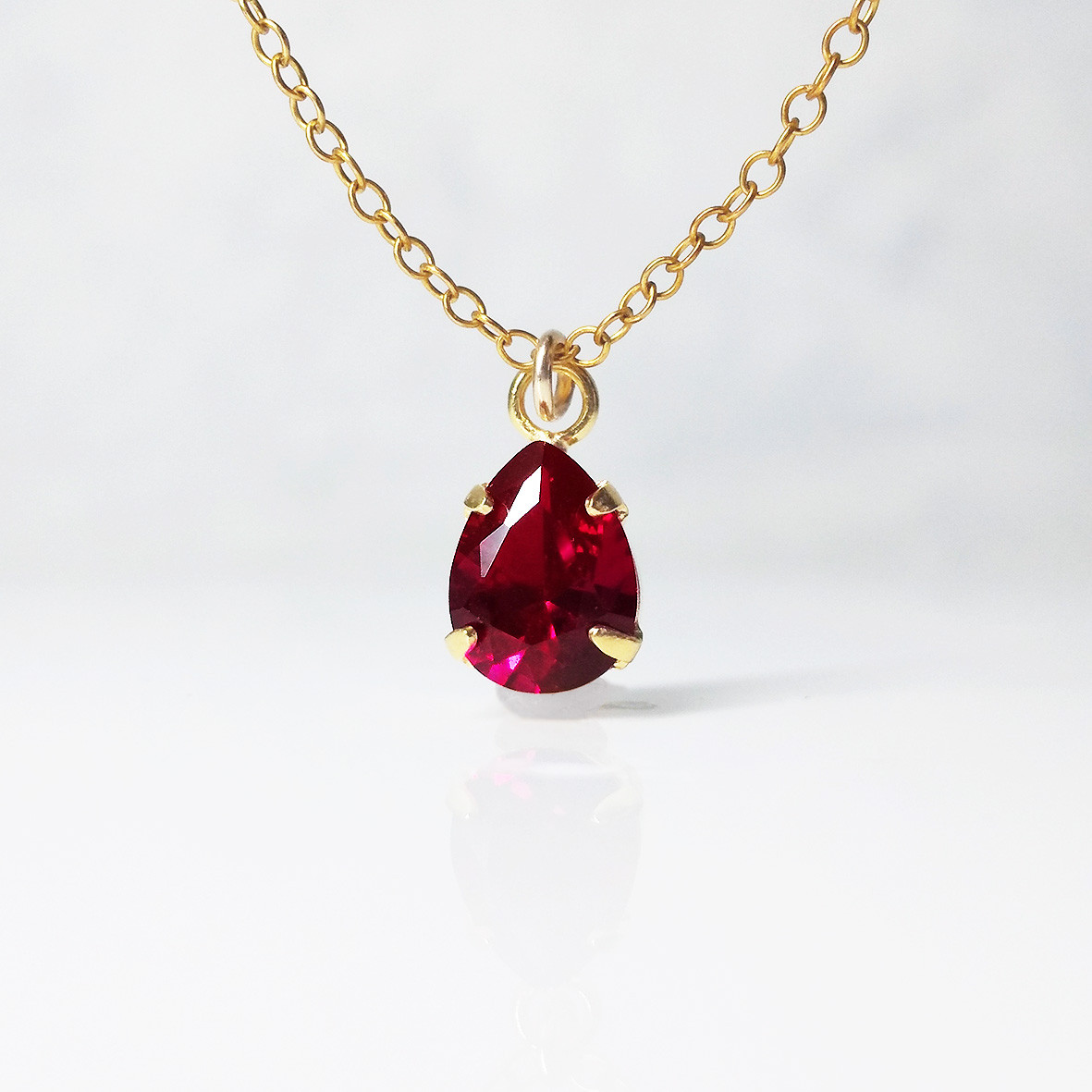 大粒の雫。ルビーのネックレス　[送料無料]
