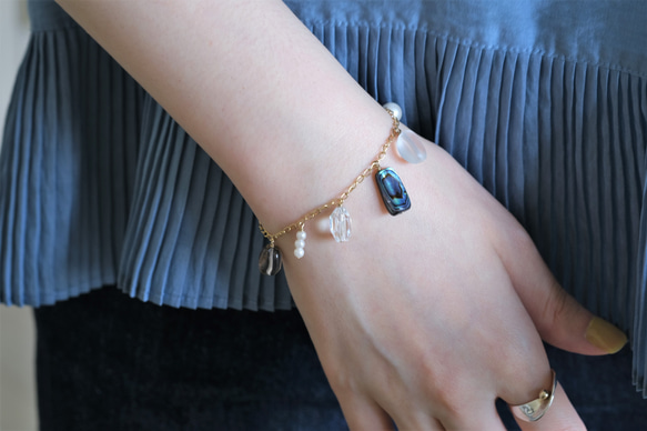 quartz×shell bracelet：アバロンシェル×クオーツ×スモーキークオーツ　チェーンブレスレット 6枚目の画像