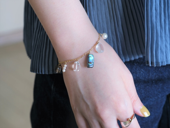 quartz×shell bracelet：アバロンシェル×クオーツ×スモーキークオーツ　チェーンブレスレット 7枚目の画像