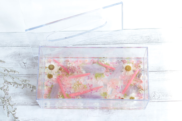 【小花を閉じ込めて】固まるハーバリウムティッシュケース～ボタニカルピンク～(大)＊無料ラッピング＊プリザーブドフラワー 4枚目の画像