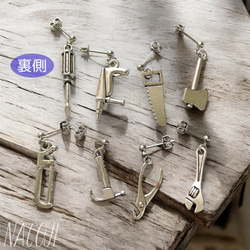 【片耳ずつ選べる】職人さんの工具ピアス　スパナ／ペンチ／ハンマー／糸ノコ／斧／のこぎり／ドリル／ドライバー【金具変更可】 3枚目の画像