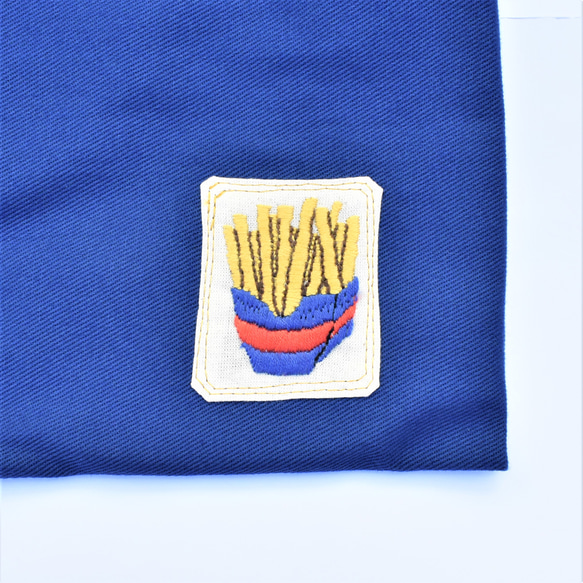 ほくほくフライドポテトの青いサコッシュ（青ケースver.）＜名前・イニシャル刺繍オーダー可＞ 2枚目の画像