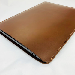 栃木レザーMacBook13〜16インチ用 縦型ケース② chocolate(新型Pro,Air M2対応可) 3枚目の画像