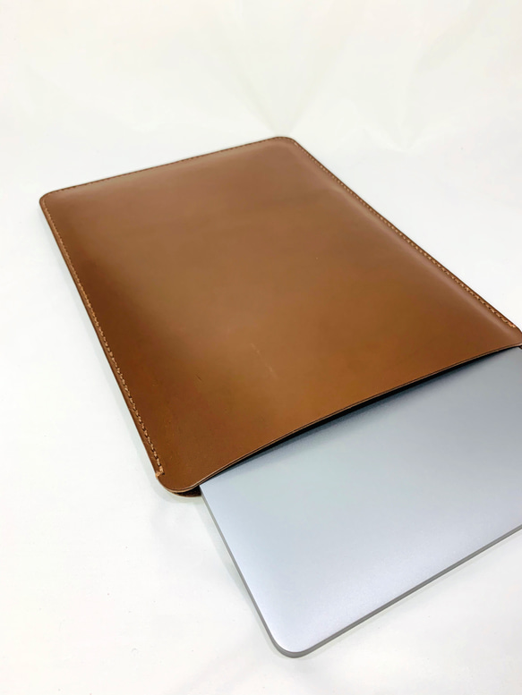 栃木レザーMacBook13〜16インチ用 縦型ケース② chocolate(新型Pro,Air M2対応可) 8枚目の画像