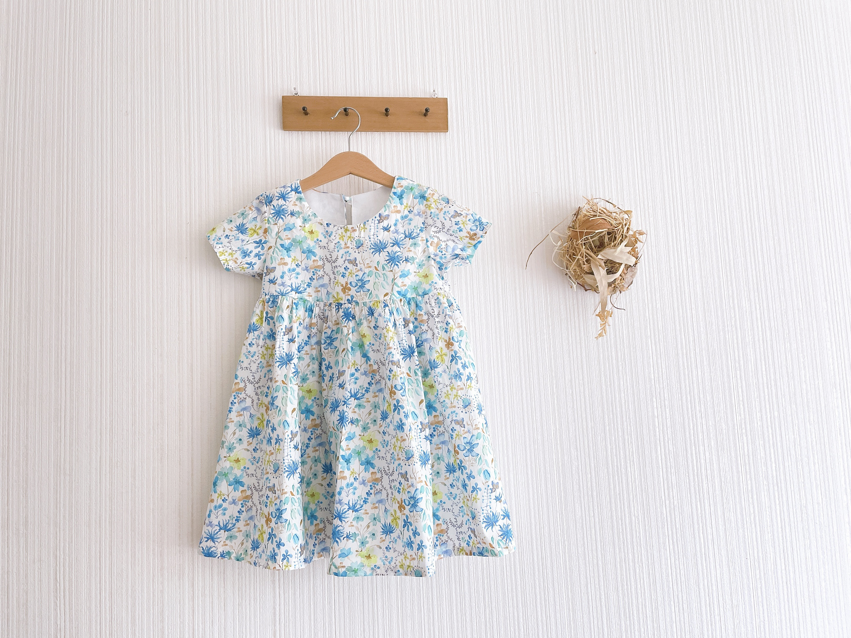 リバティ　ギャザーワンピース　＜Amber's Posy＞(アンバーズポージー)