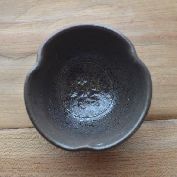 【訳あり品】小鉢（丸）２点セット／黒・焼き〆陶器（レンジ、オーブン、食洗機ＯＫ） 9枚目の画像