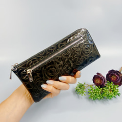 薄くて軽いL字長財布 24枚カードポケット エナメルローズ ブラック