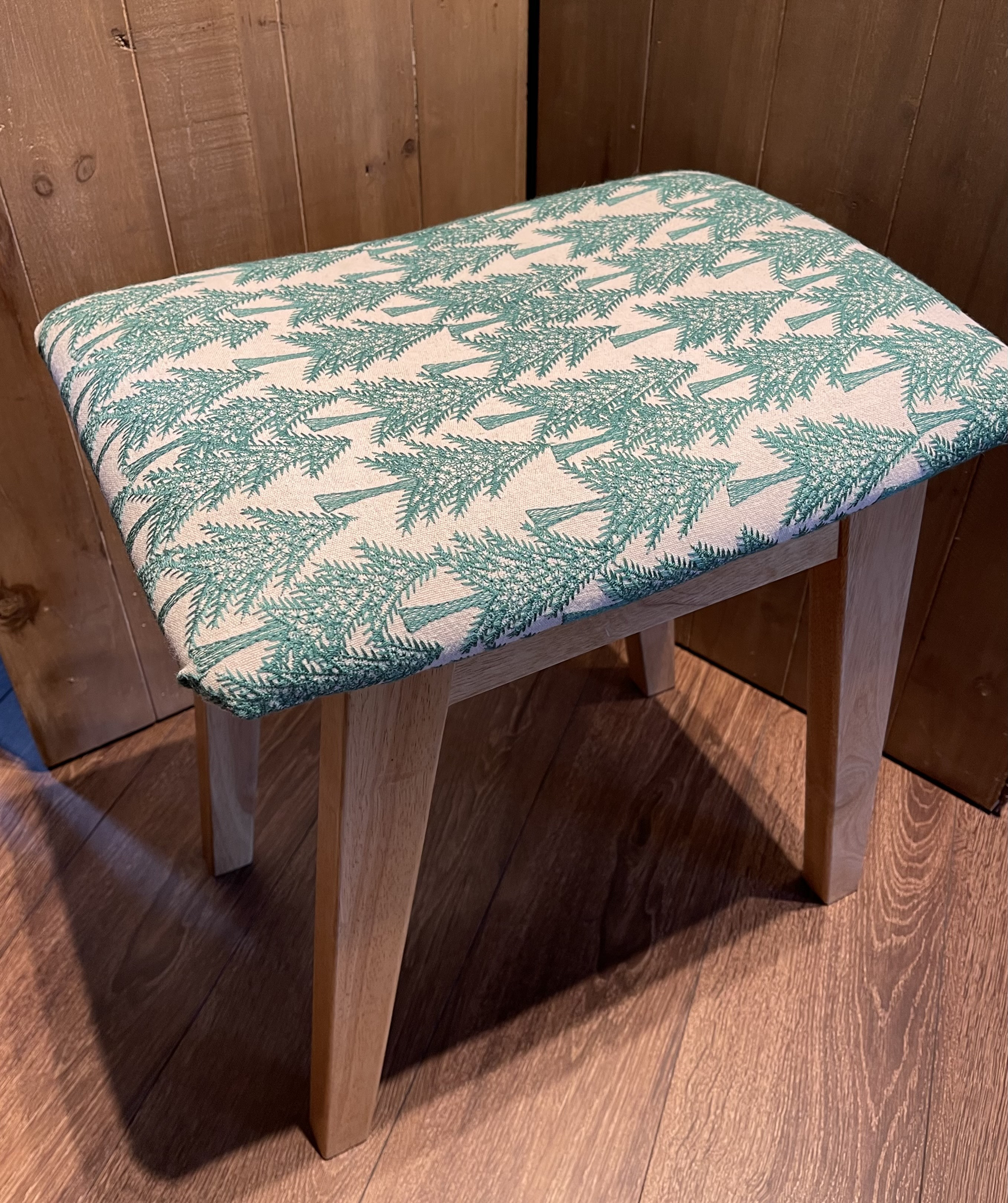 ★製作実績累計１０００脚を超えました。新作2025森林柄　刺繍生地　北欧