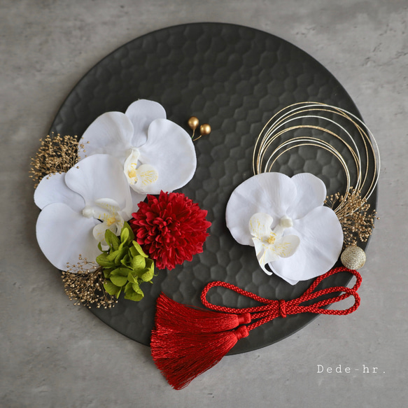 胡蝶蘭と菊　髪飾り/ワインレッド　グリーン　赤白 1枚目の画像