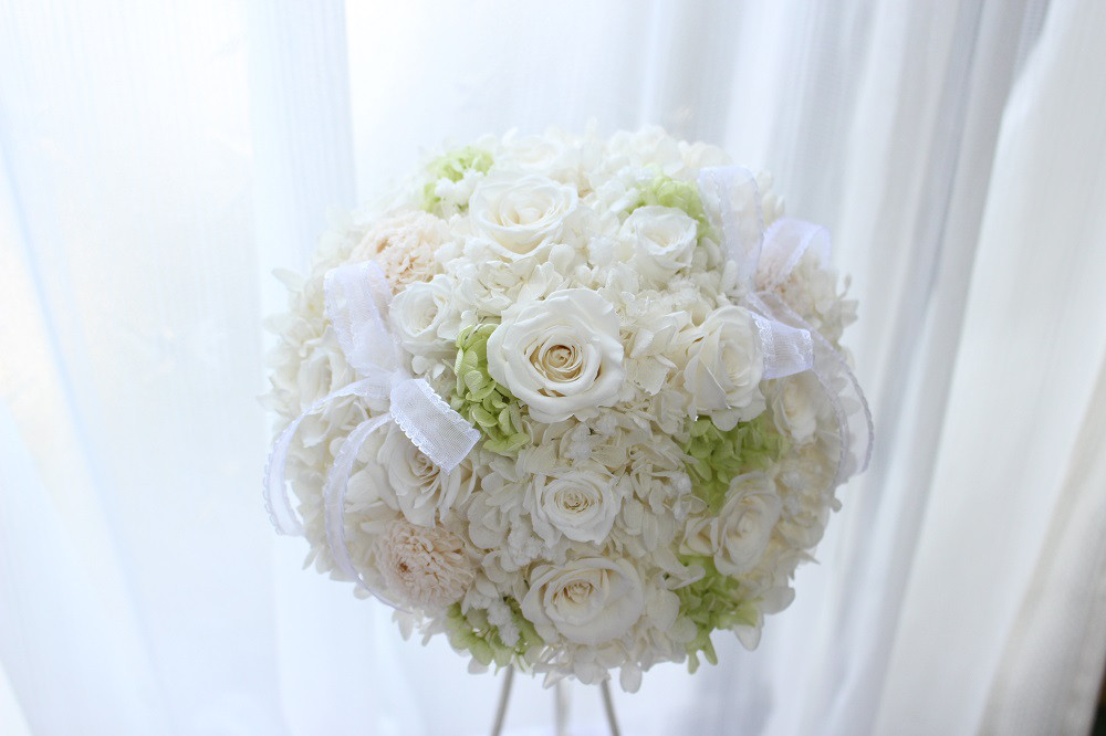 ウェディングブーケ ホワイトグリーン WH003 白・グリーンのクラッチブーケ | 造花＆プリザーブド