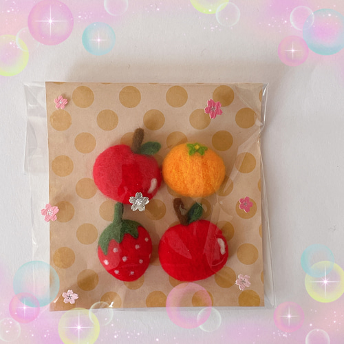 羊毛フェルト 大人可愛い いちご ピンク ブローチ 果物 ブローチ