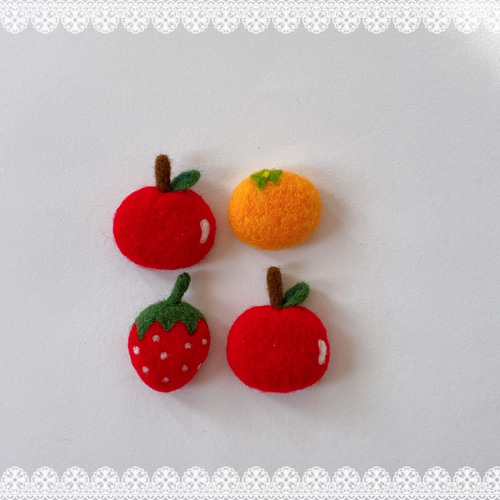 羊毛フェルト 大人可愛い いちご ピンク ブローチ 果物 ブローチ