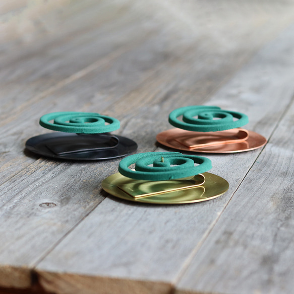 真鍮の小さな蚊取り線香立て 1枚目の画像