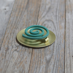 真鍮の小さな蚊取り線香立て 2枚目の画像