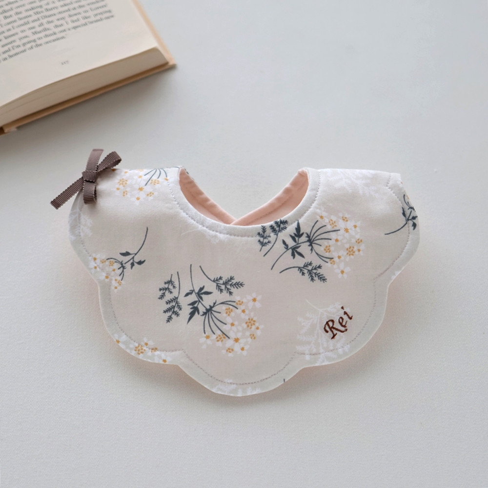 刺繍お名前入れられます ୨୧コットンお花スタイ スタイ