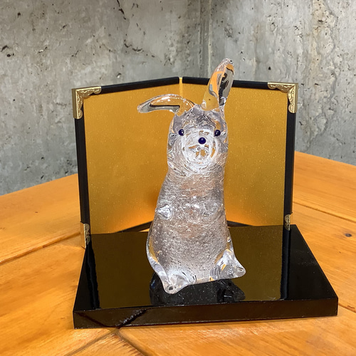 骨董 うさぎ屏風押さえ 手作りガラス 干支〈兎〉 台座・屏風付き！ その他置物 小樽 ilponte