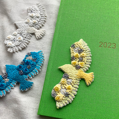 手刺繍シール ししゅール「飛ぶ鳥」ラッキーモチーフ 刺繍 PC