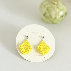 moja hana刺繍リボンタッセル耳飾り［ブルー］ピアス／イヤリング