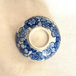 青いっちん　丸飯碗(下小花) 3枚目の画像