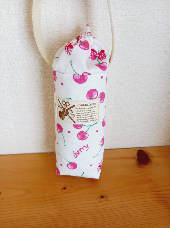 肩かけひも付】☆洗濯機で洗えるさくらんぼのペットボトルカバー☆巾着