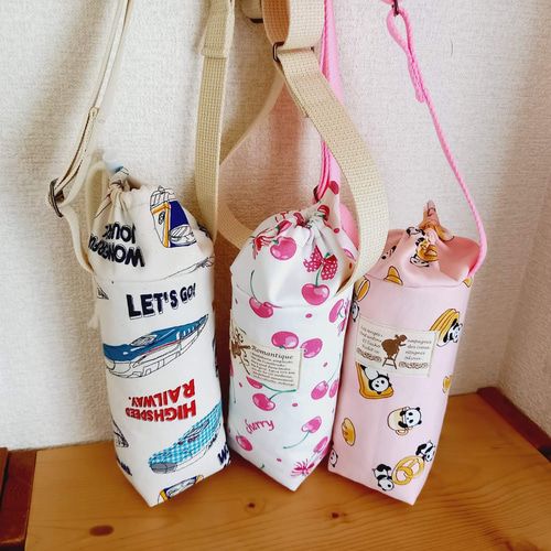 肩かけひも付】☆洗濯機で洗えるさくらんぼのペットボトルカバー☆巾着