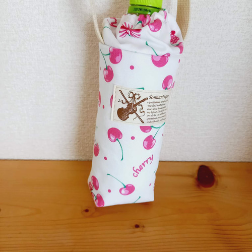 肩かけひも付】☆洗濯機で洗えるさくらんぼのペットボトルカバー☆巾着